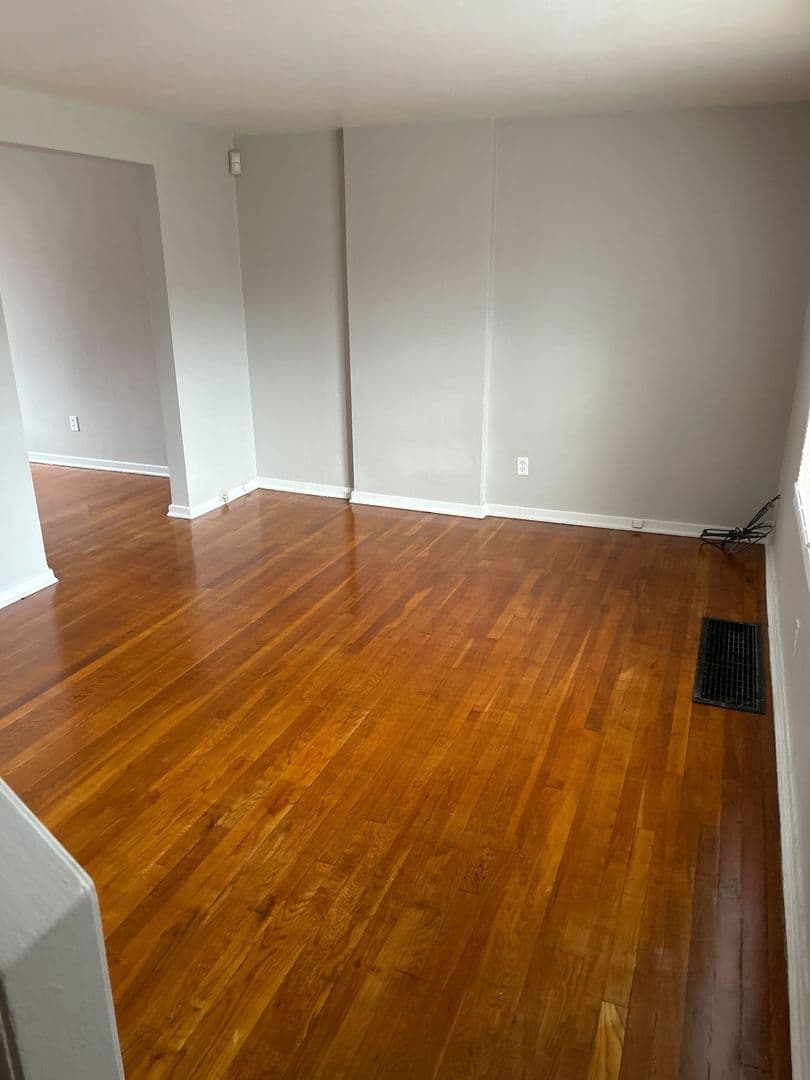 Syracuse Apartment: 300 Mains Ave