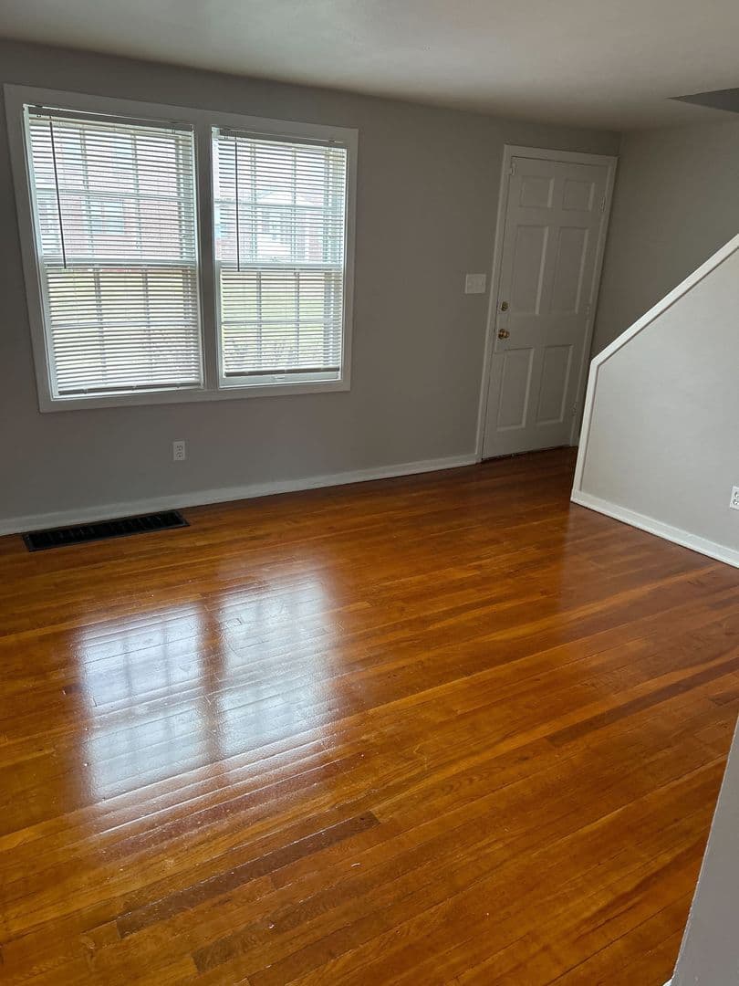Syracuse Apartment: 300 Mains Ave