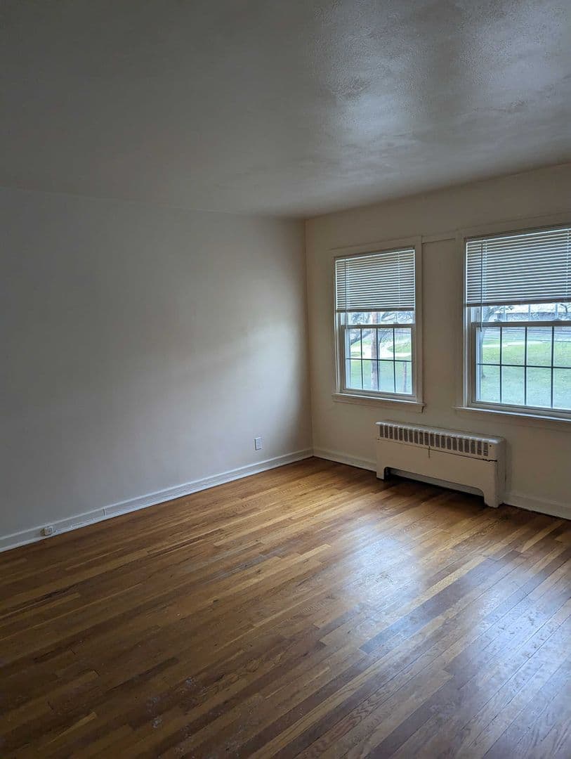 Syracuse Apartment: 607 Robinson Street