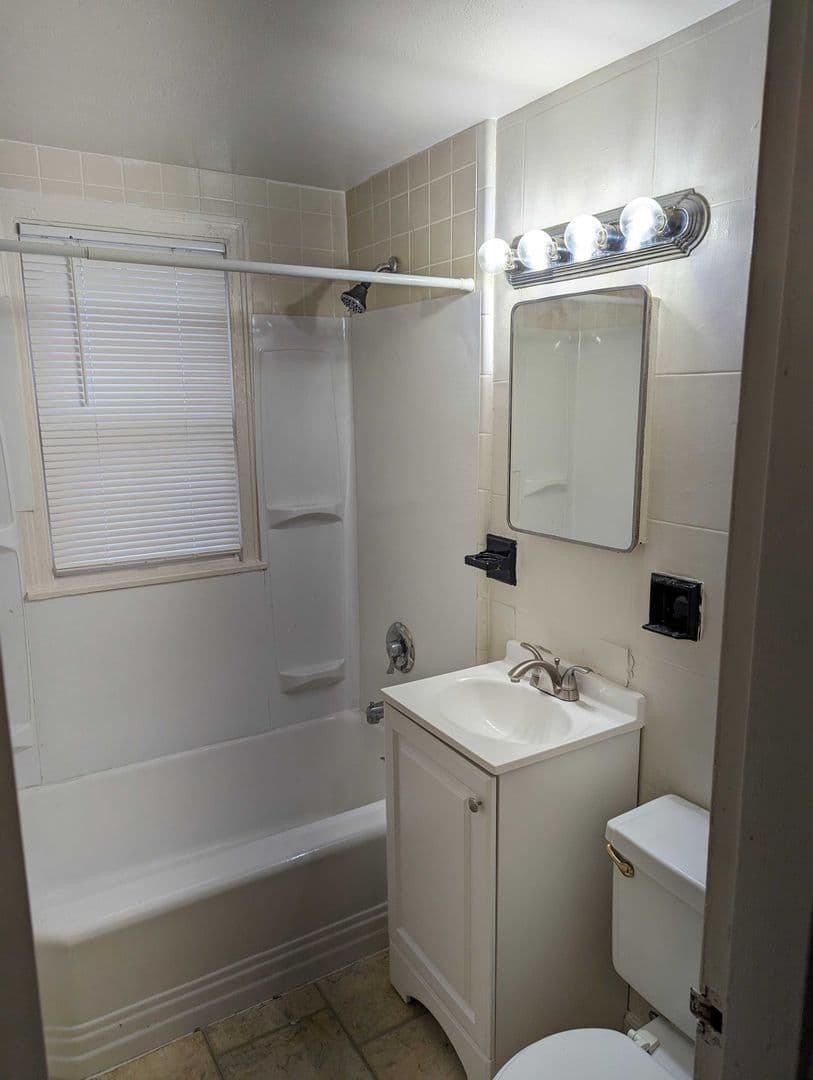 Syracuse Apartment: 607 Robinson Street