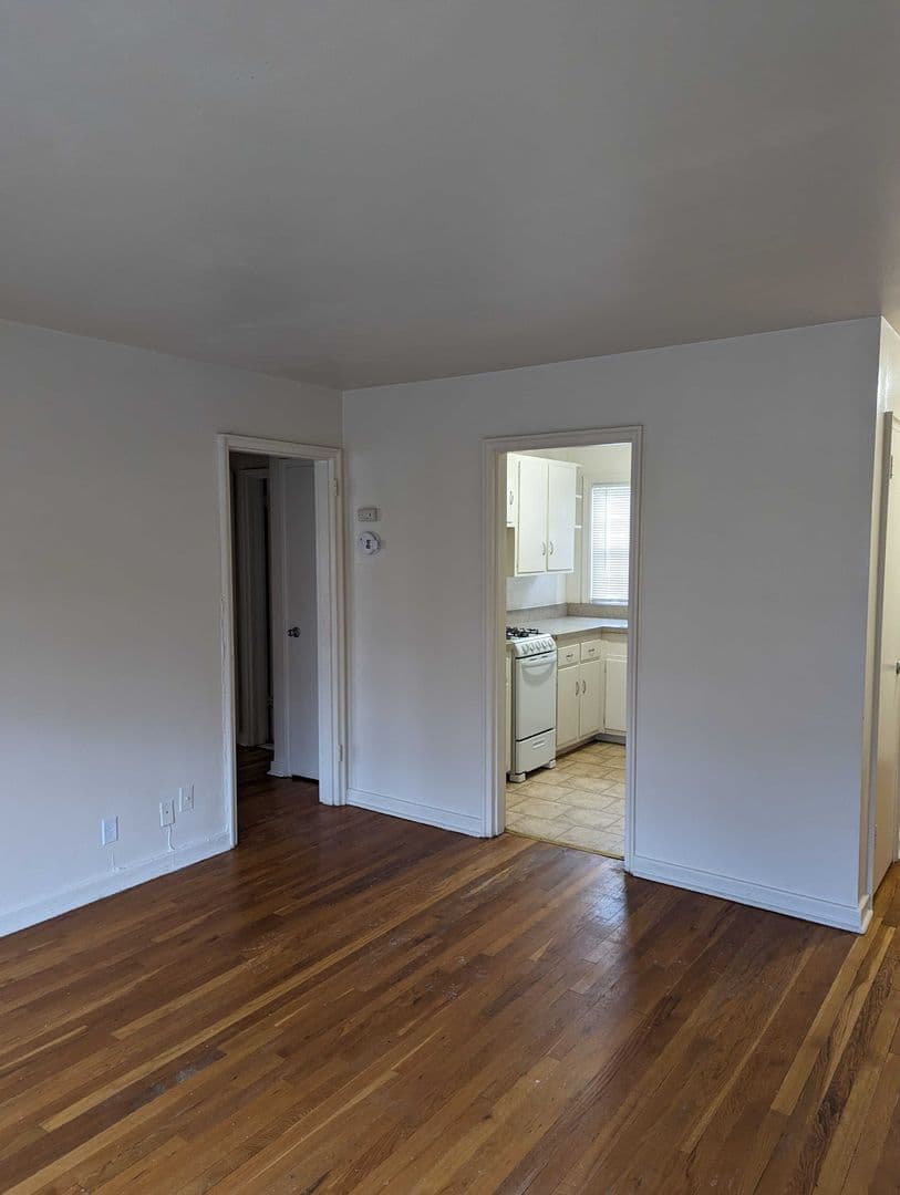 Syracuse Apartment: 607 Robinson Street