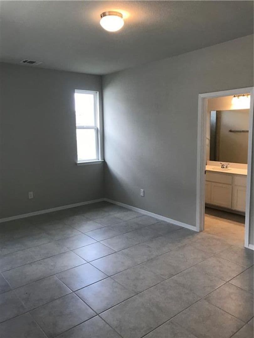 Kyle House: 1353 Goforth Rd