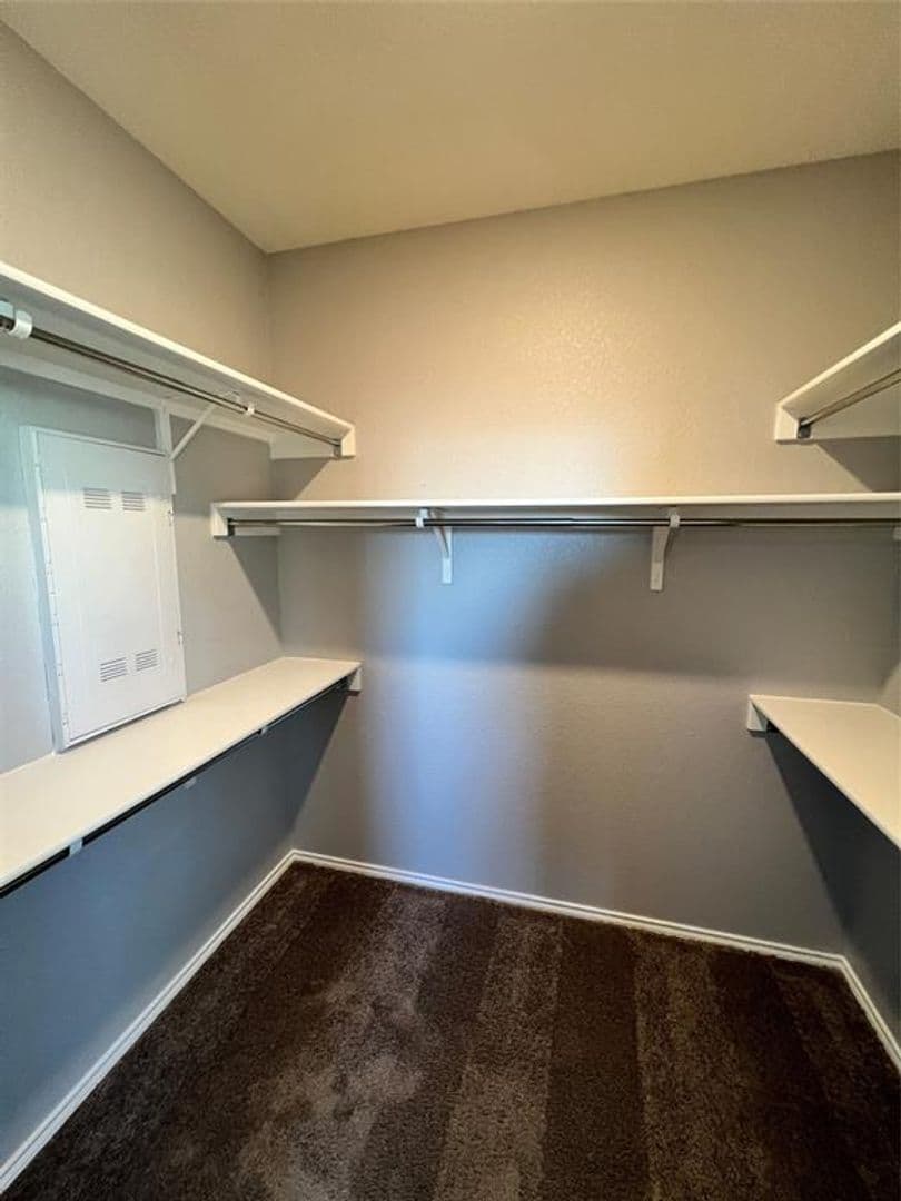 Del Valle House: 6516 Carriage Pines Drive