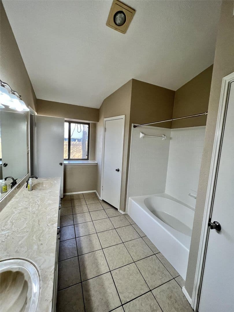 Cedar Park House: 1101 Forest Oaks Path