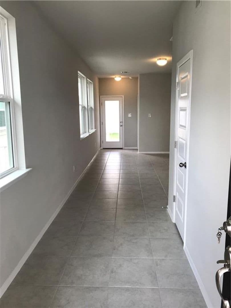 Kyle House: 1353 Goforth Rd