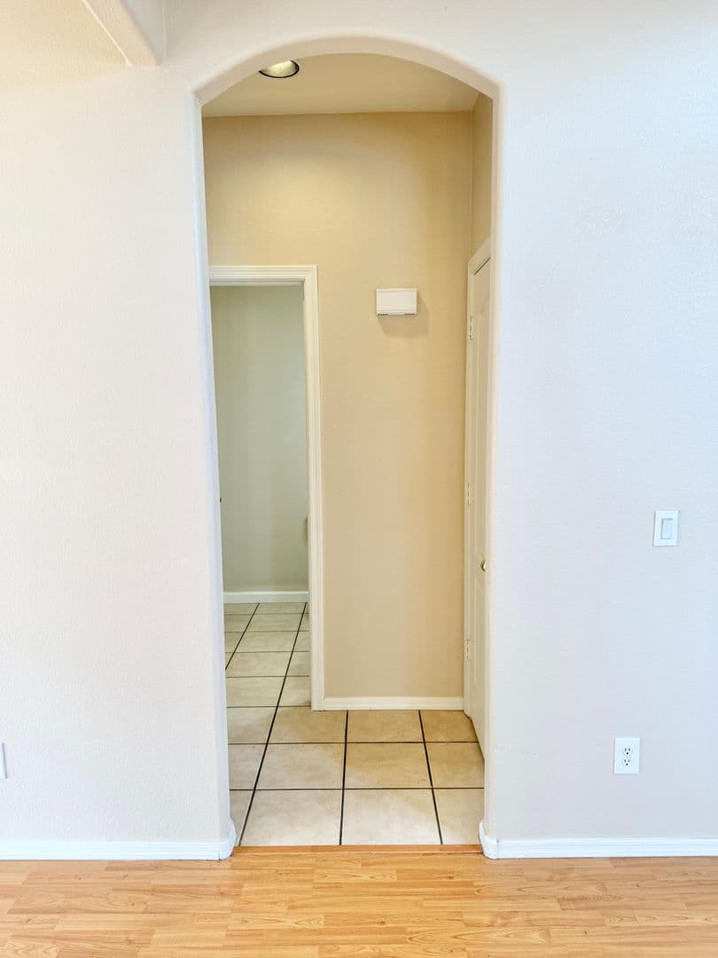 AVONDALE House: 1941 N 107TH DR