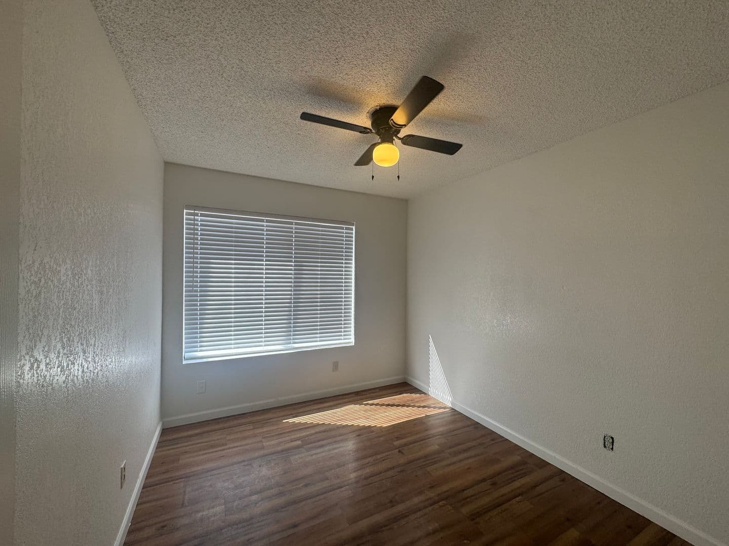 GLENDALE House: 4828 W ORANGEWOOD AVE #124