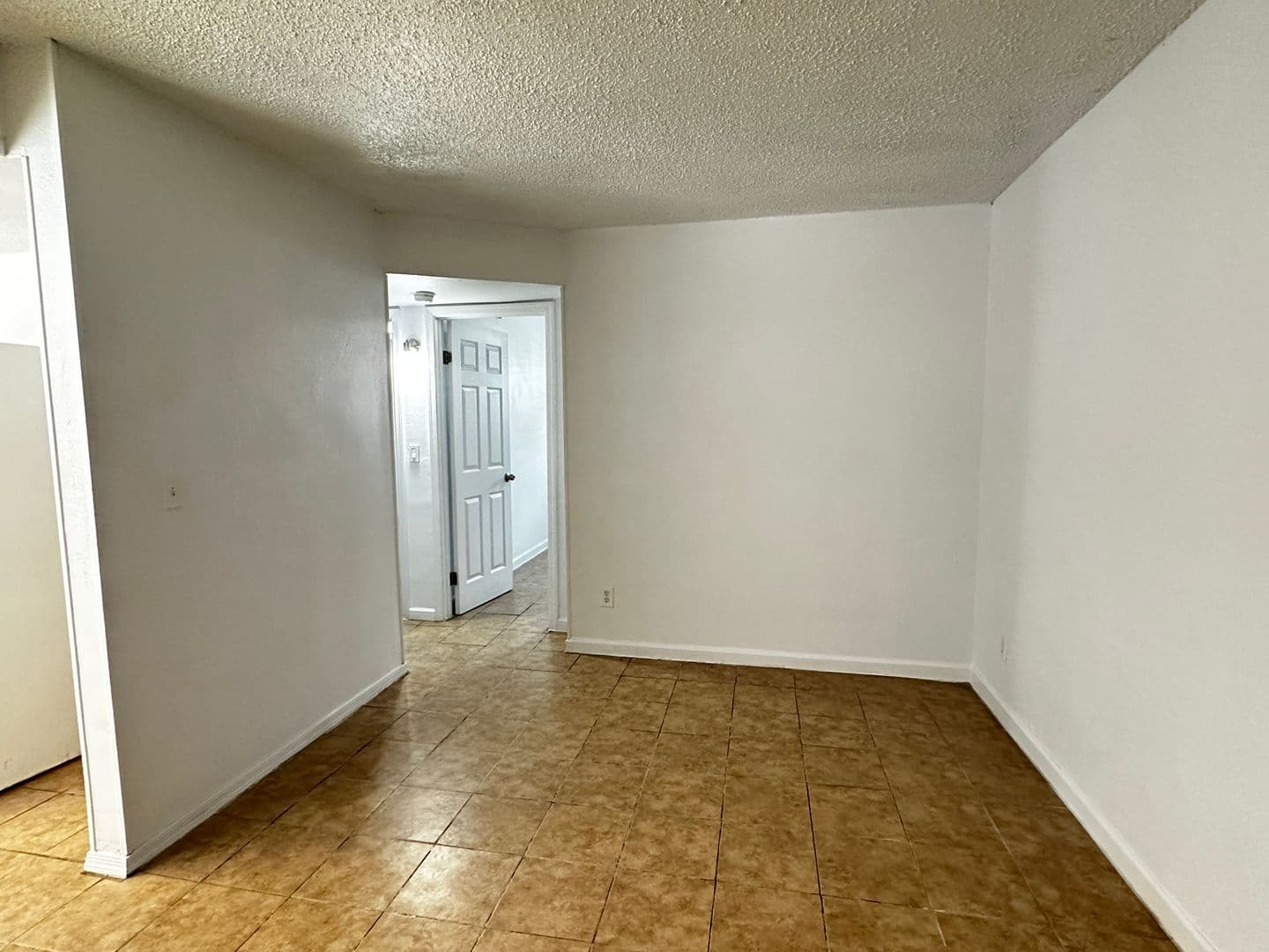 EL MIRAGE Apartment: 14005 N PALM ST #4