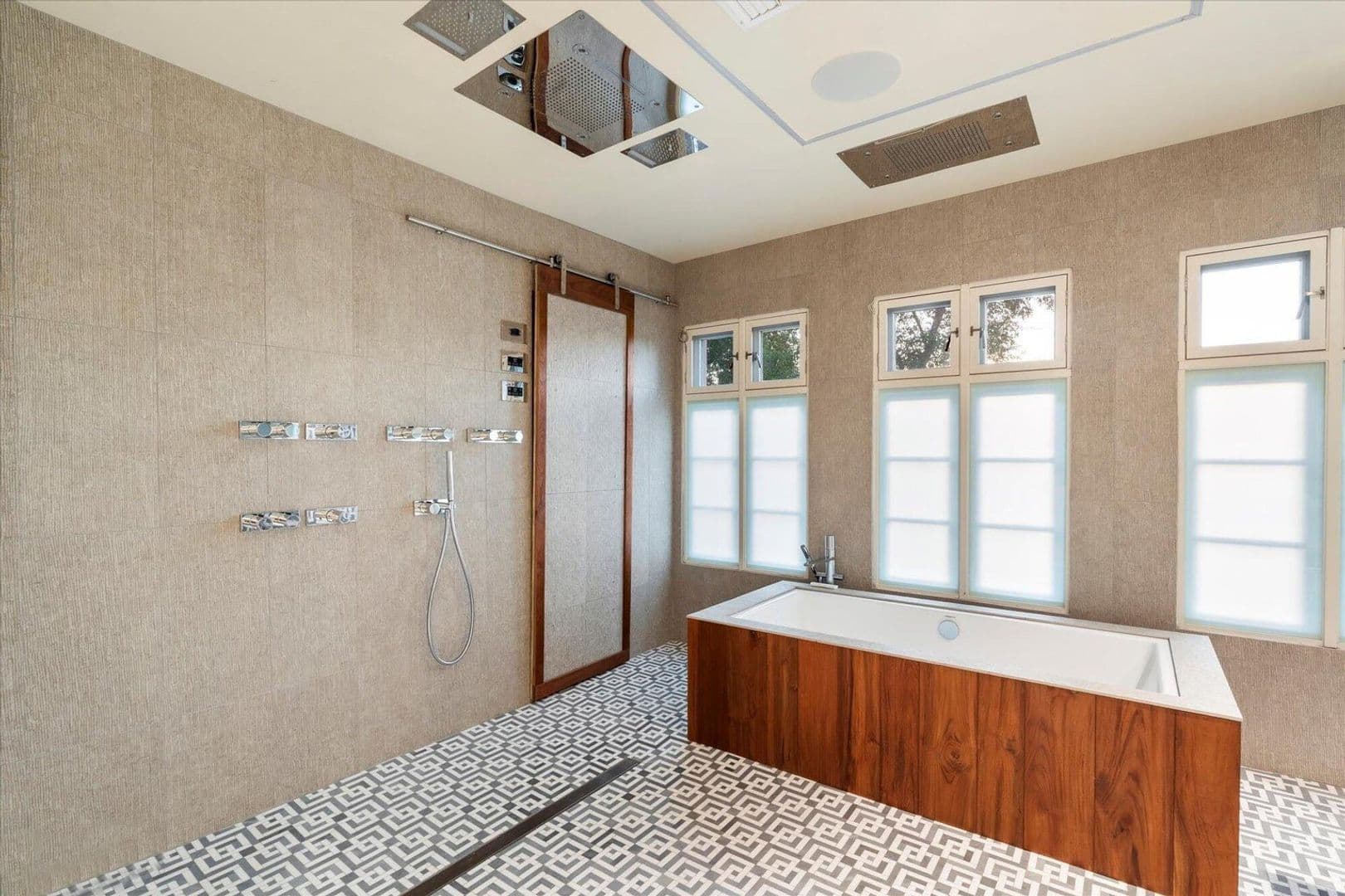 PHOENIX House: 341 E MONTE VISTA RD