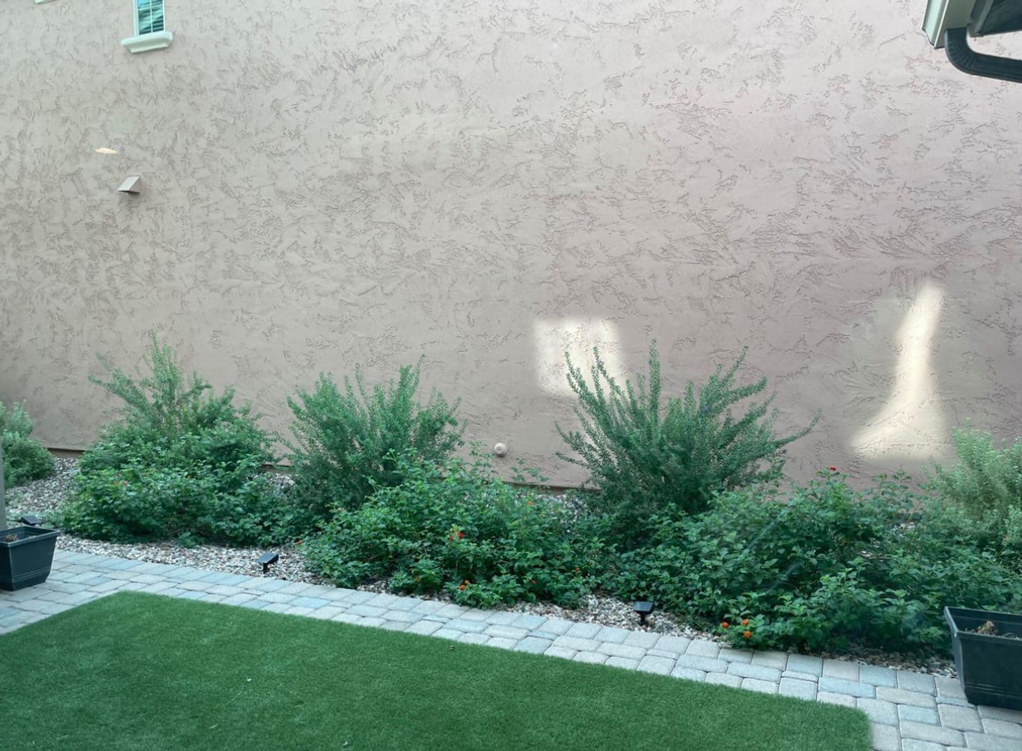 GILBERT House: 2111 S AGNES LN