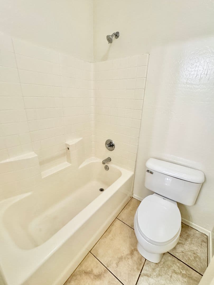 AVONDALE House: 314 S 117TH DR