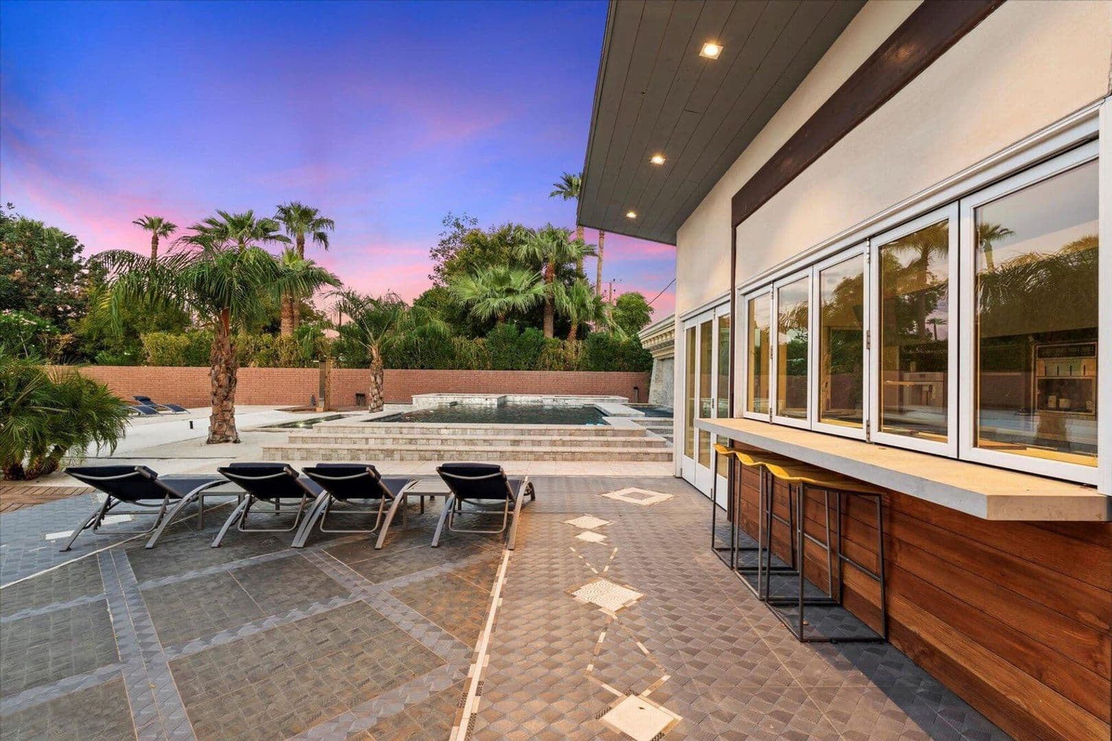 PHOENIX House: 341 E MONTE VISTA RD