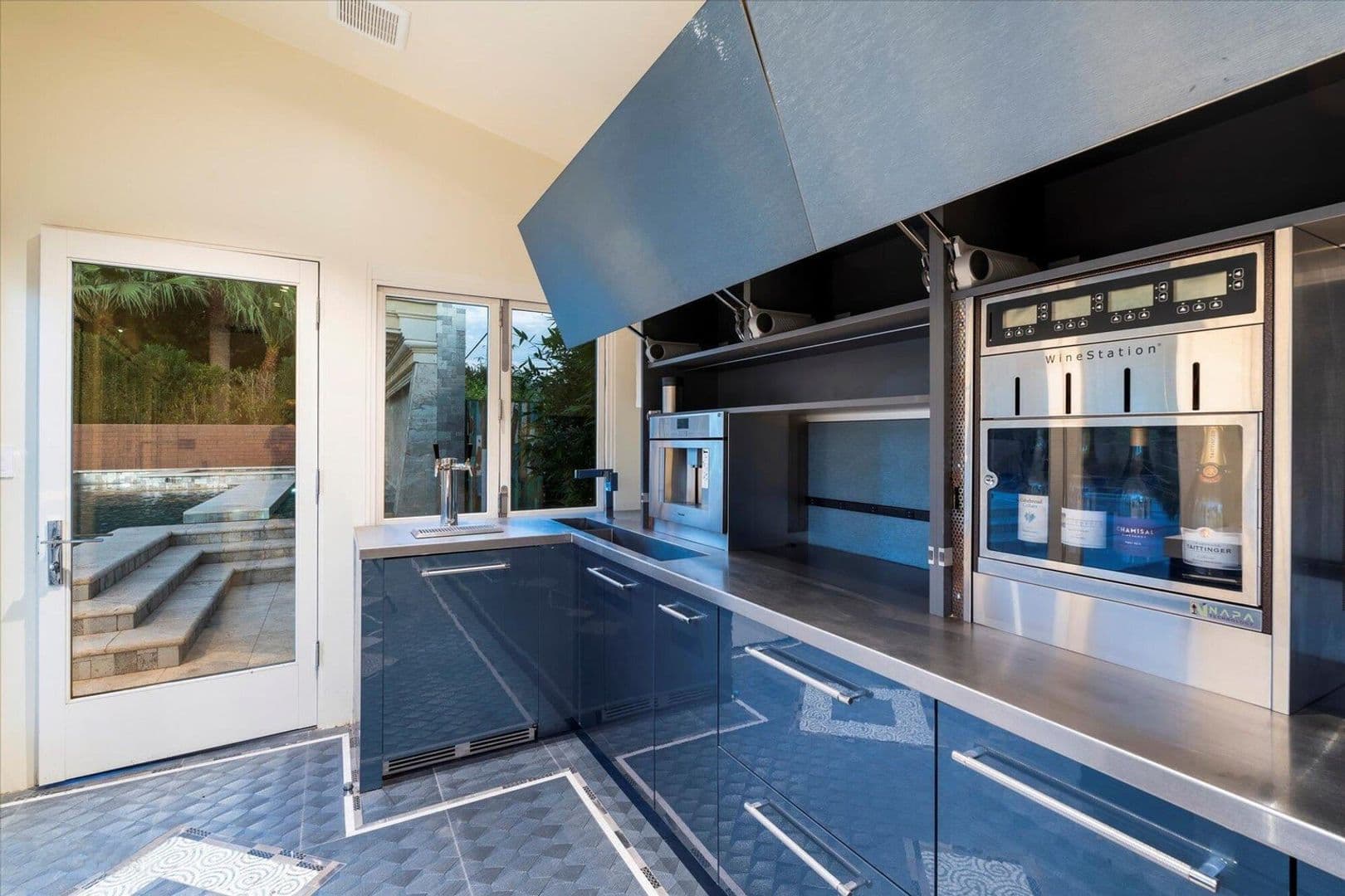PHOENIX House: 341 E MONTE VISTA RD