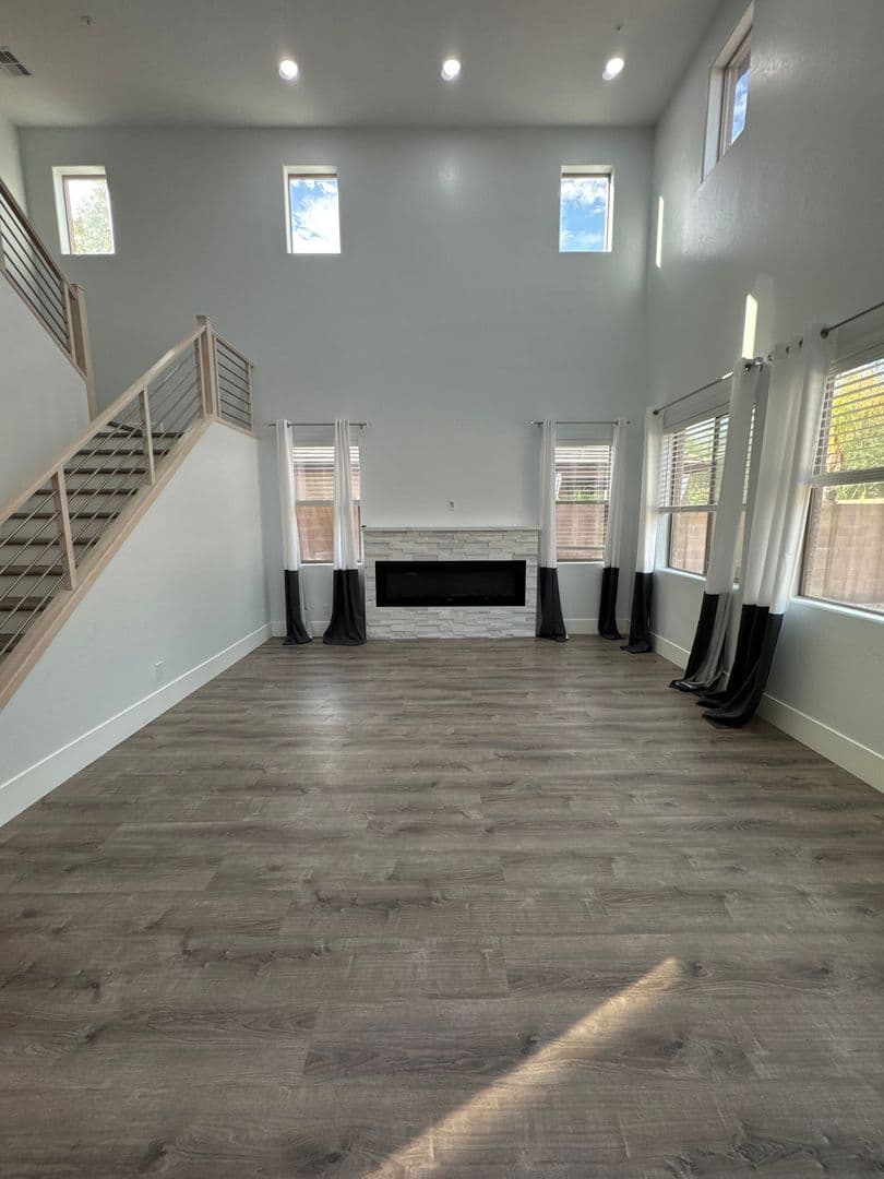 PEORIA House: 29855 N 71ST DR