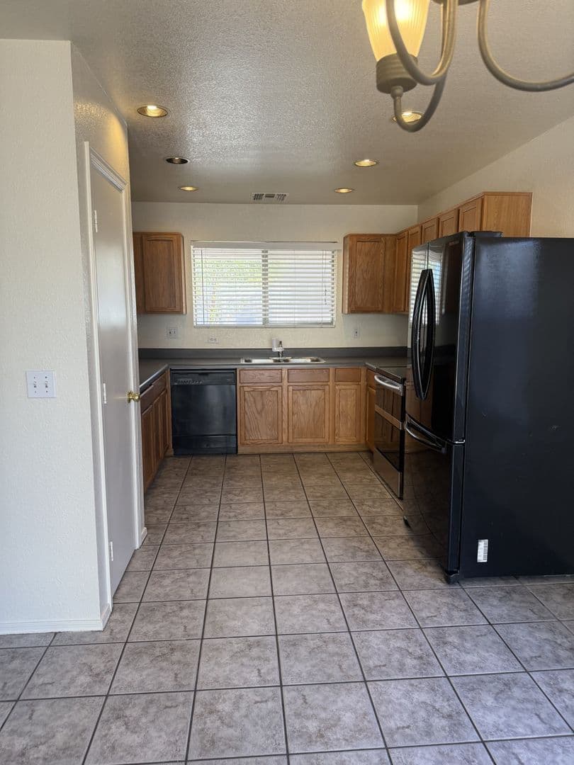 CHANDLER House: 2448 E HAZELTINE WAY