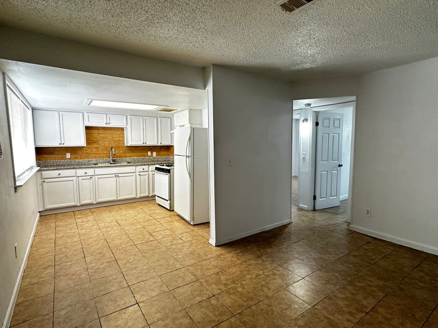 EL MIRAGE Apartment: 14005 N PALM ST #4