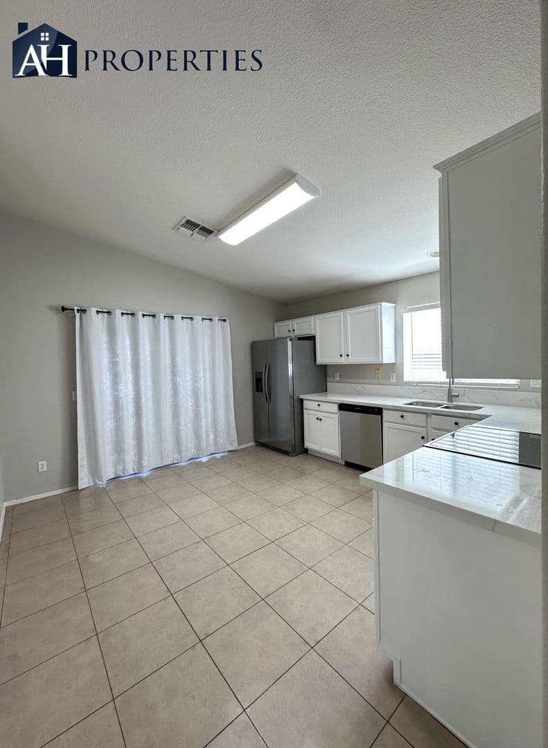 BUCKEYE House: 805 E CENTRE AVE
