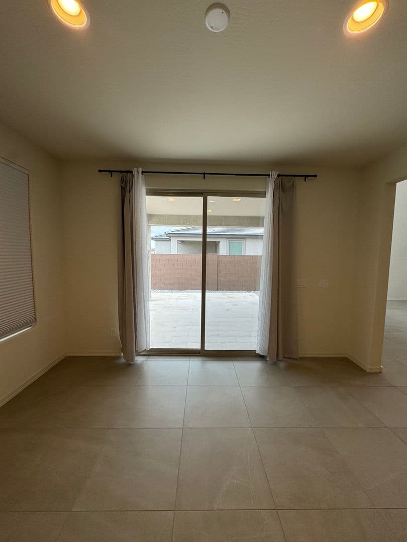 SURPRISE House: 17156 W SMOKETREE DR