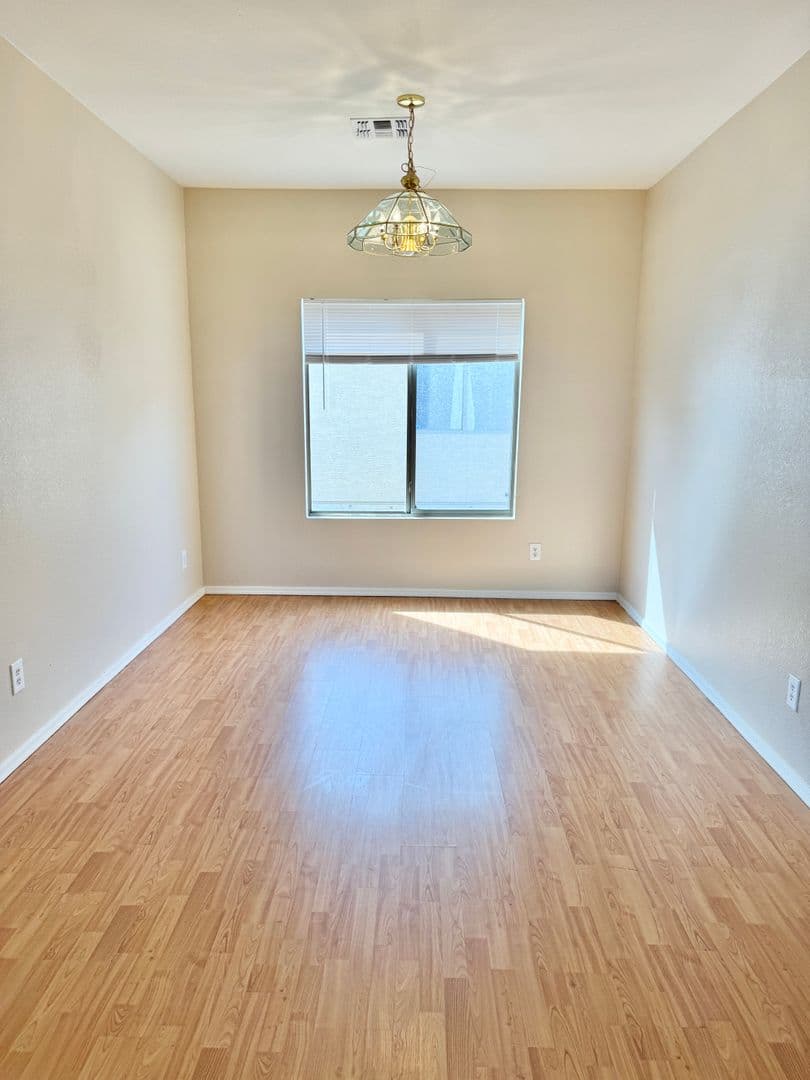 AVONDALE House: 1941 N 107TH DR
