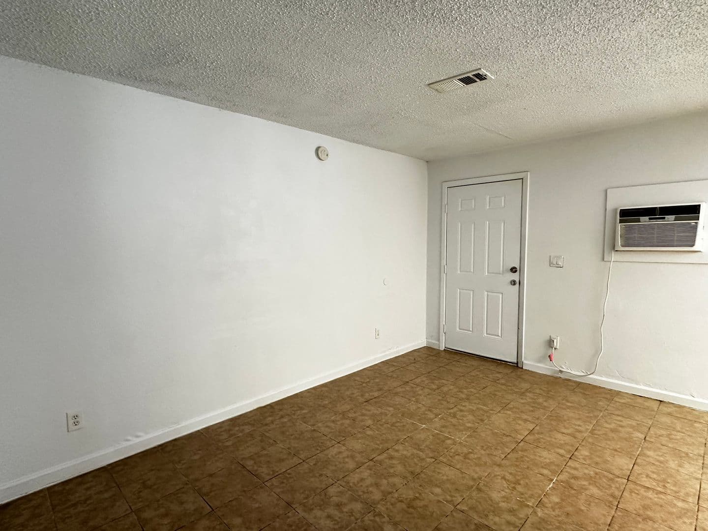 EL MIRAGE Apartment: 14005 N PALM ST #4