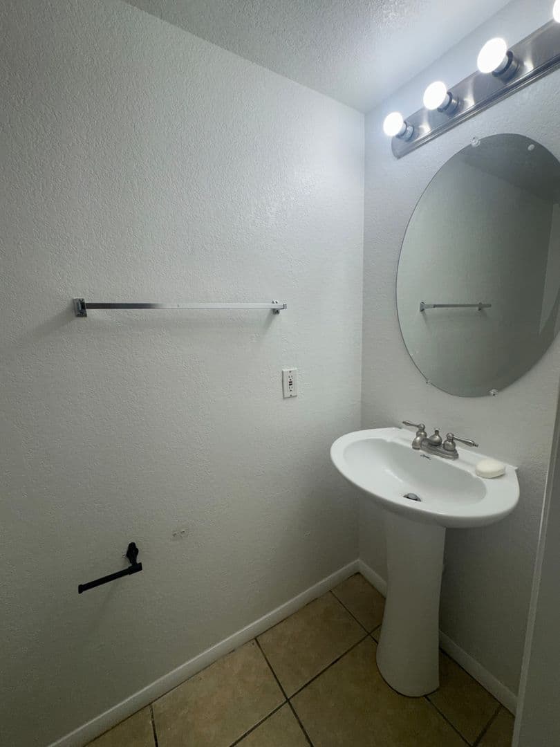 GLENDALE House: 4828 W ORANGEWOOD AVE #124