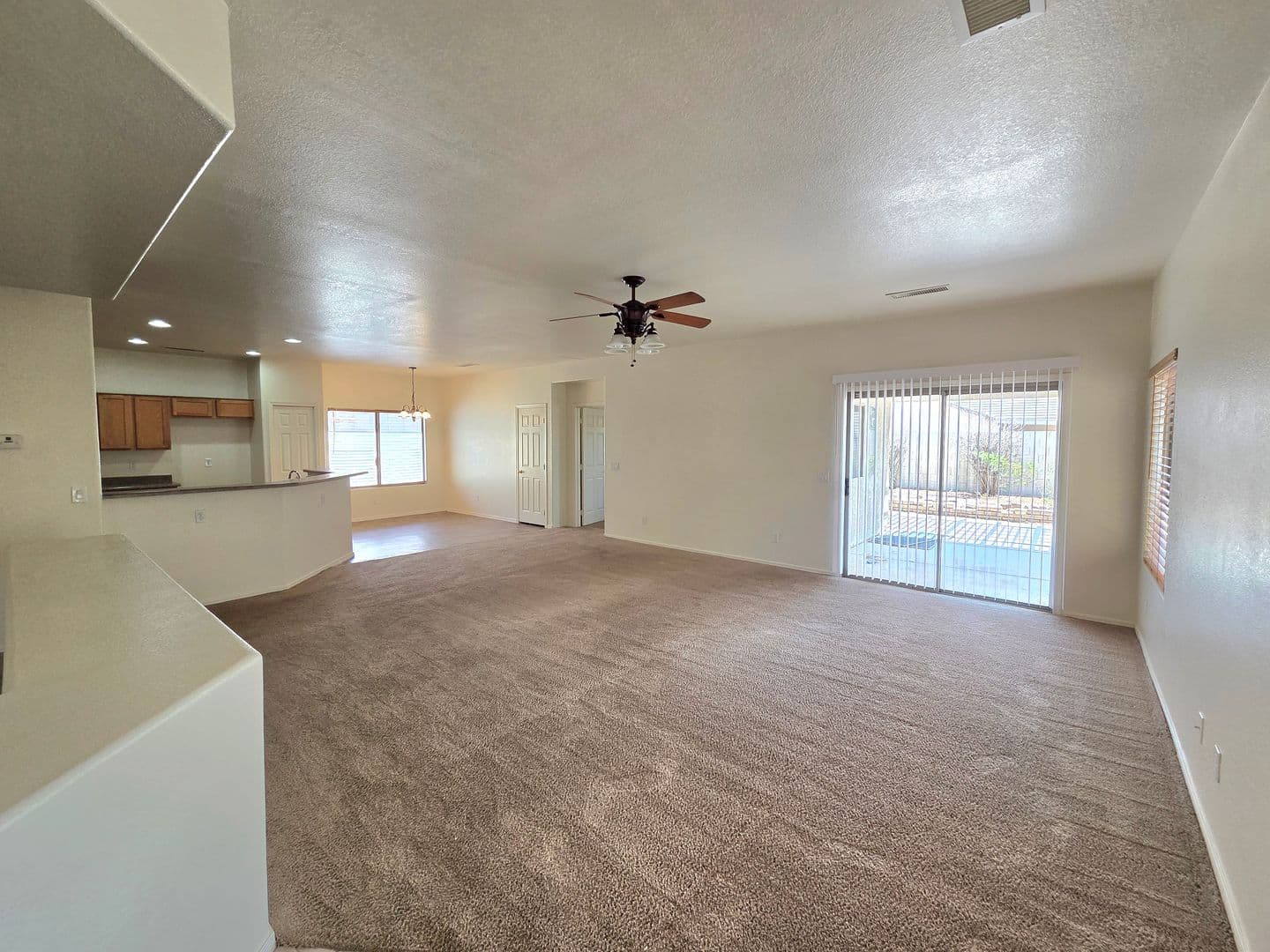 AVONDALE House: 609 W RIO VISTA LN