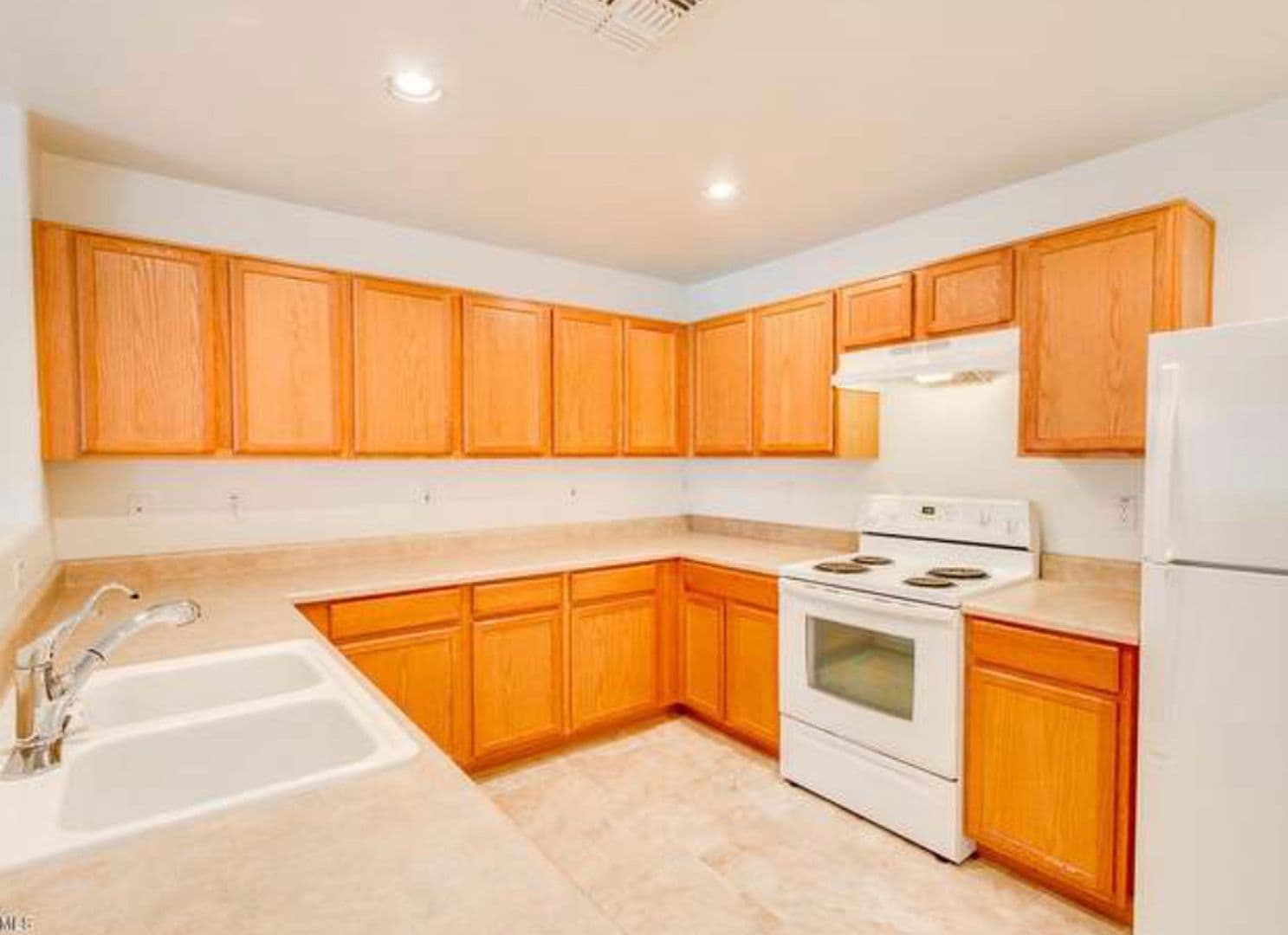 GILBERT House: 1332 S LOBACK LN