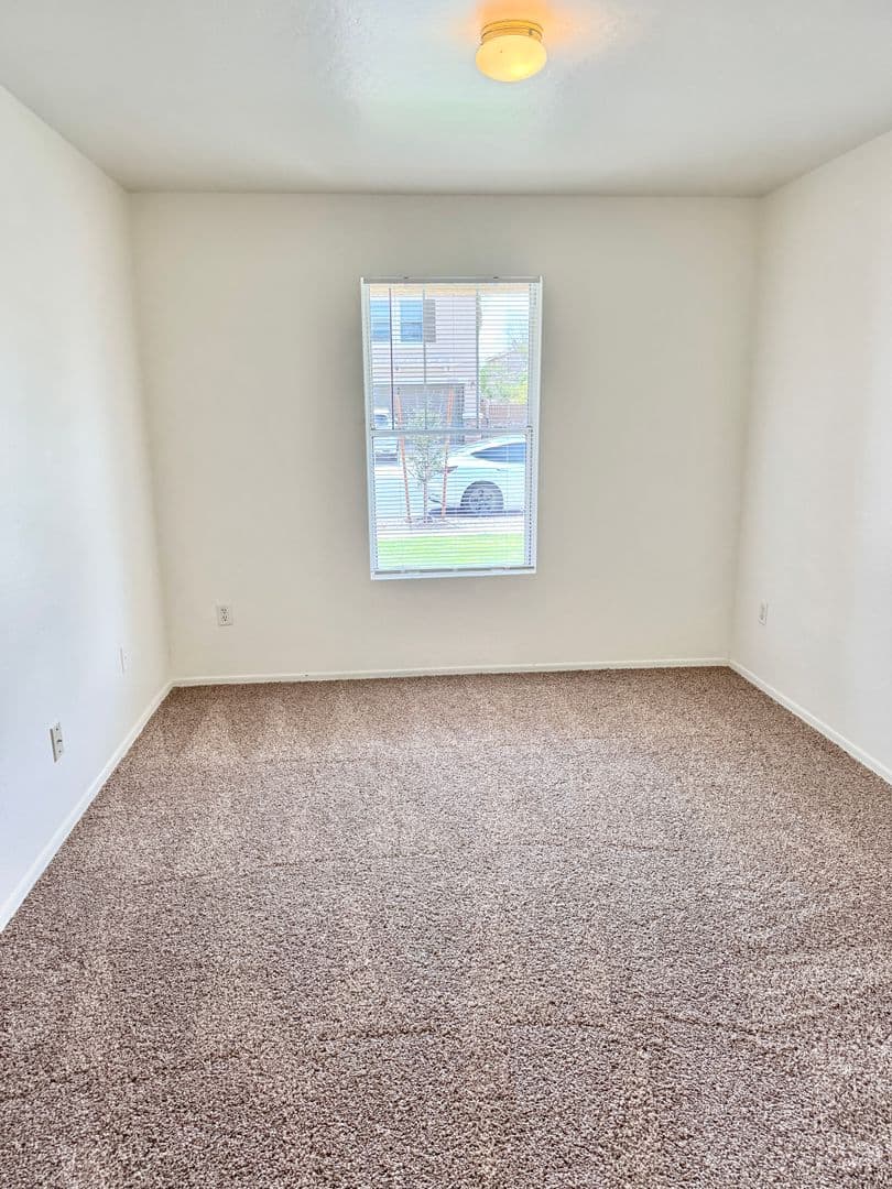 AVONDALE House: 12214 W APACHE ST