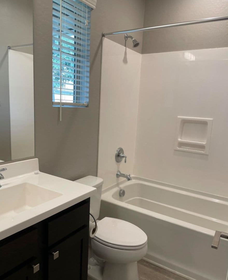 GILBERT House: 2111 S AGNES LN