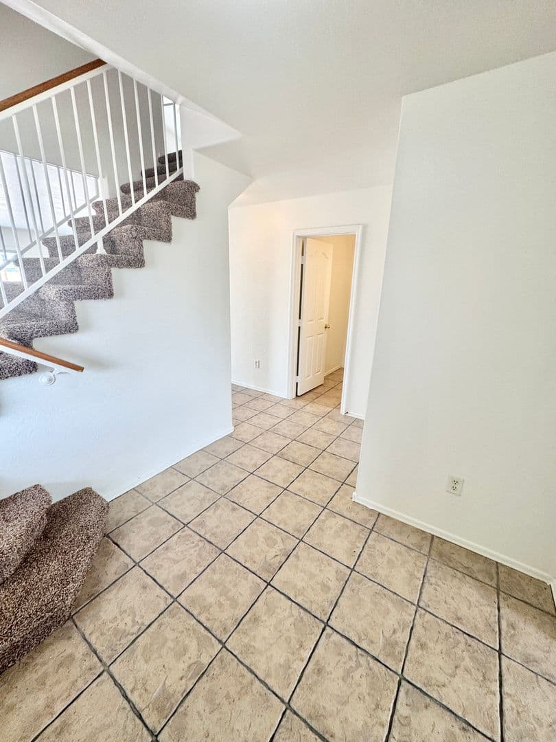 AVONDALE House: 12214 W APACHE ST