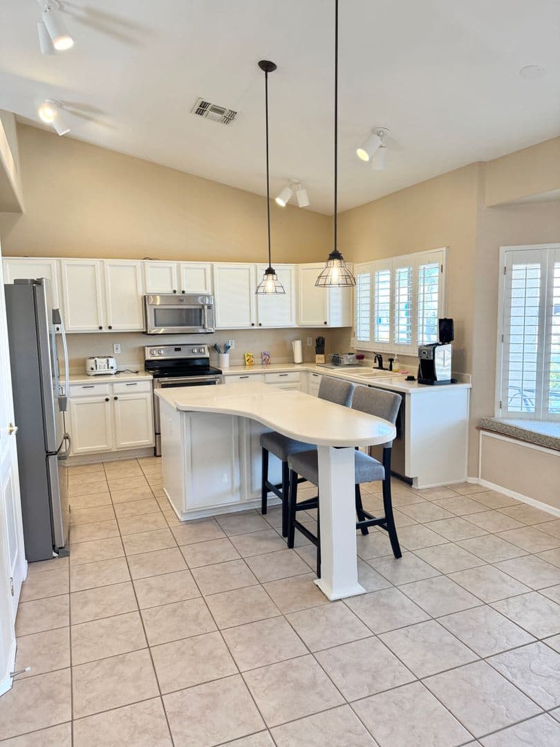 PEORIA House: 14971 N 88TH LN