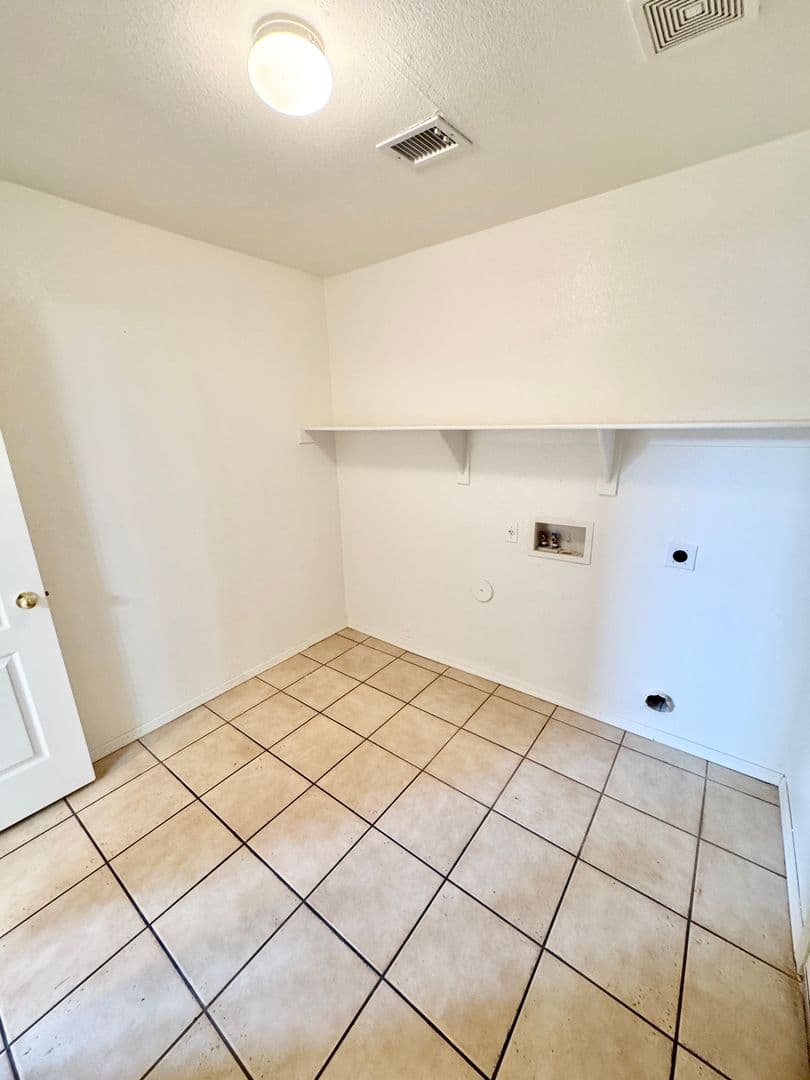AVONDALE House: 1941 N 107TH DR