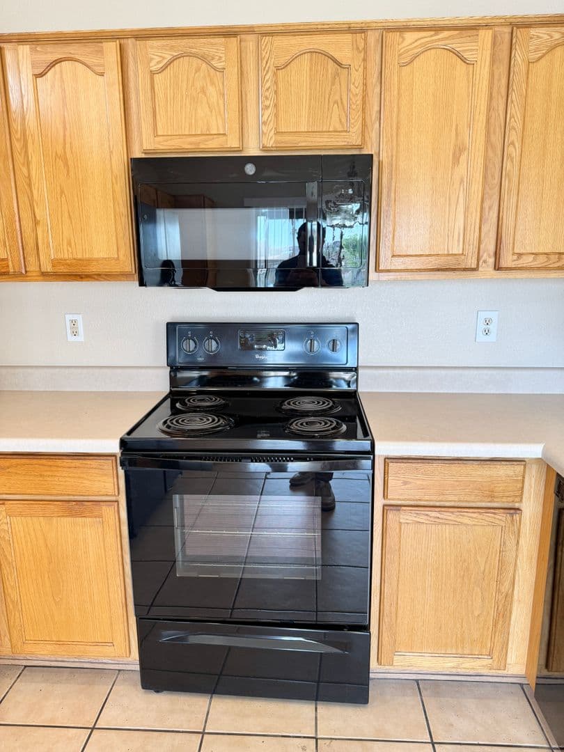 AVONDALE House: 1941 N 107TH DR