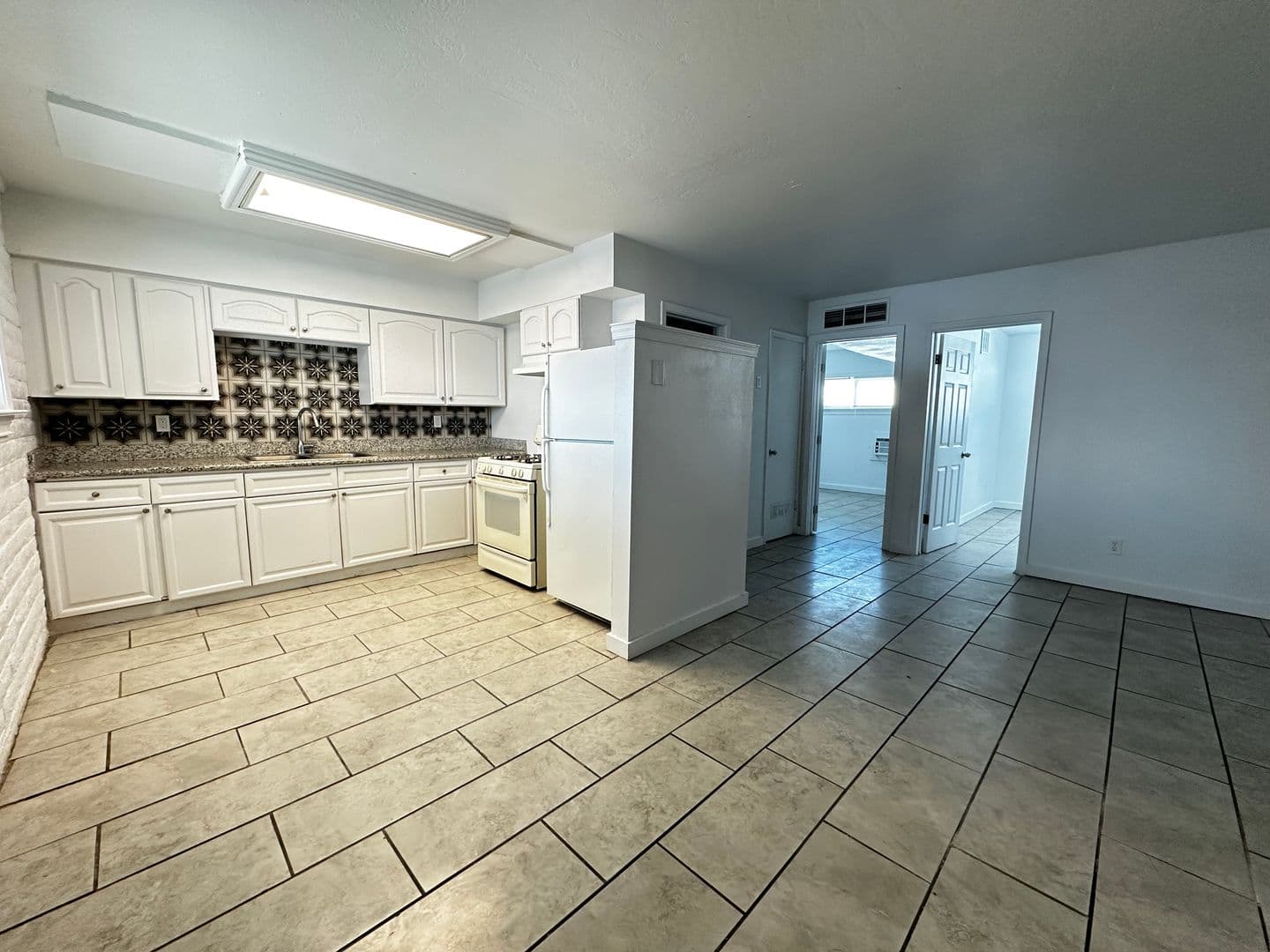 EL MIRAGE Apartment: 13913 N PALM ST #14