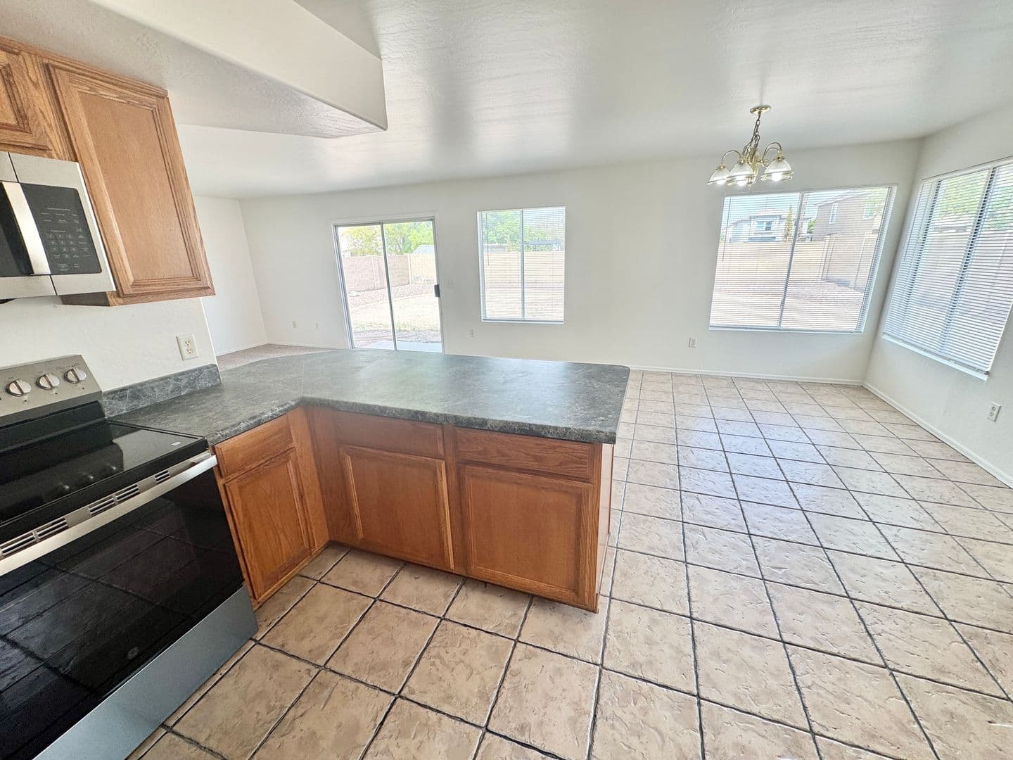 AVONDALE House: 12214 W APACHE ST