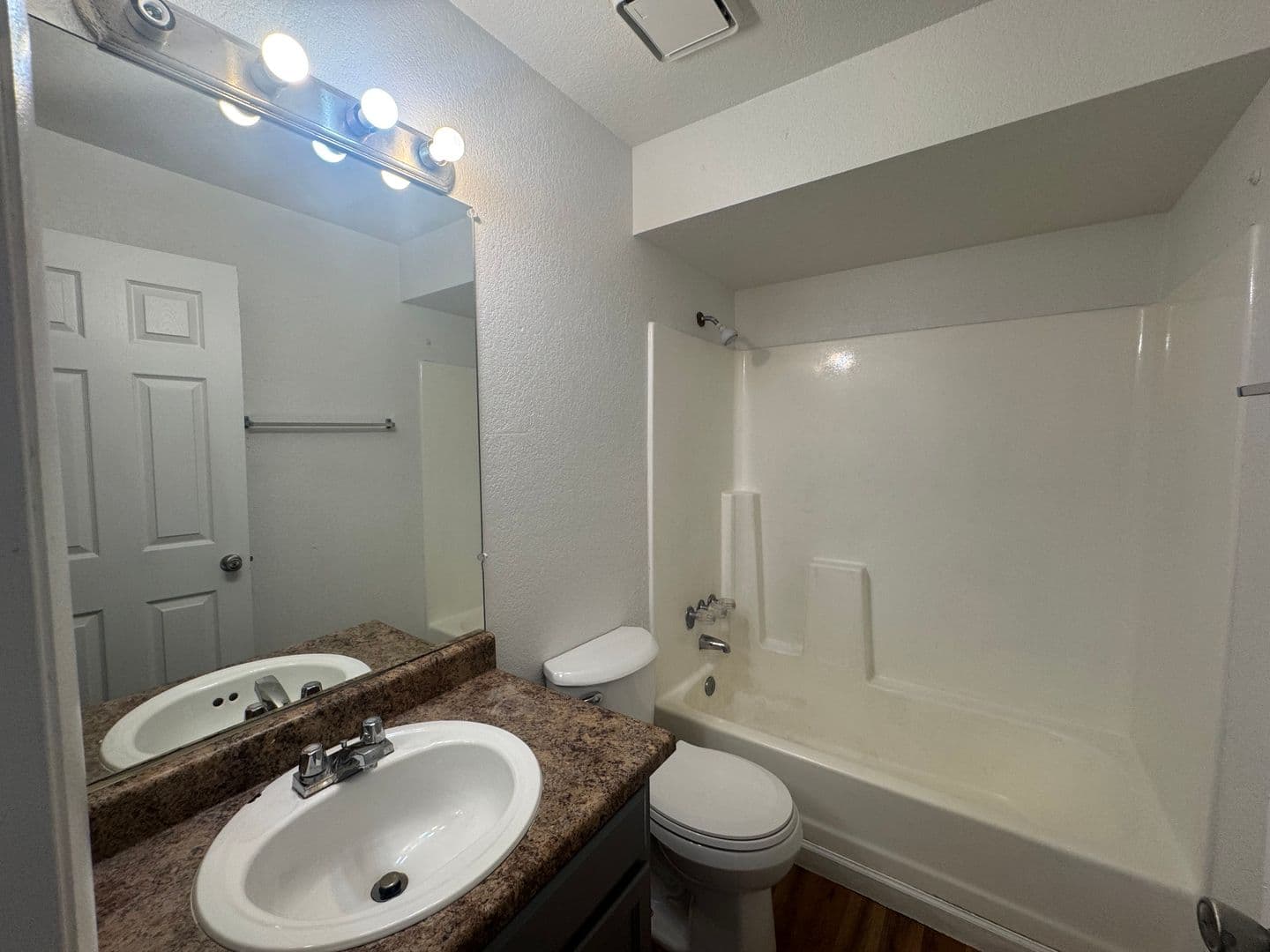 GLENDALE House: 4828 W ORANGEWOOD AVE #124