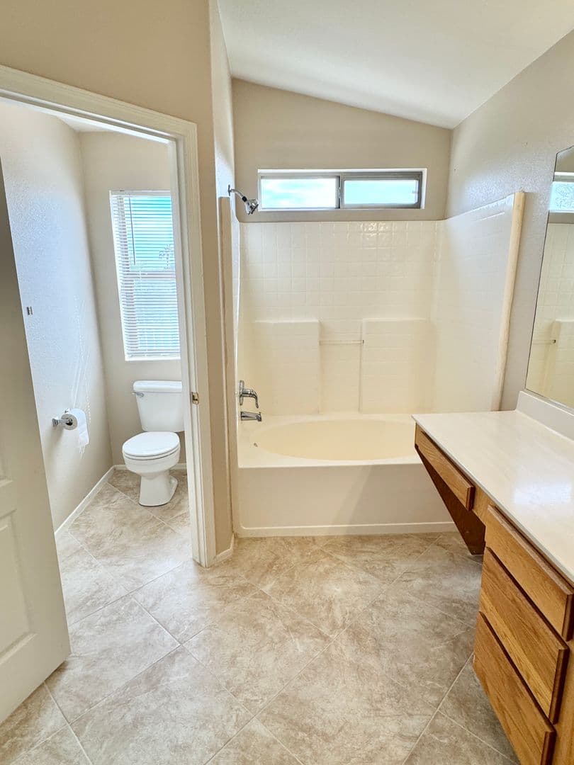 AVONDALE House: 1941 N 107TH DR
