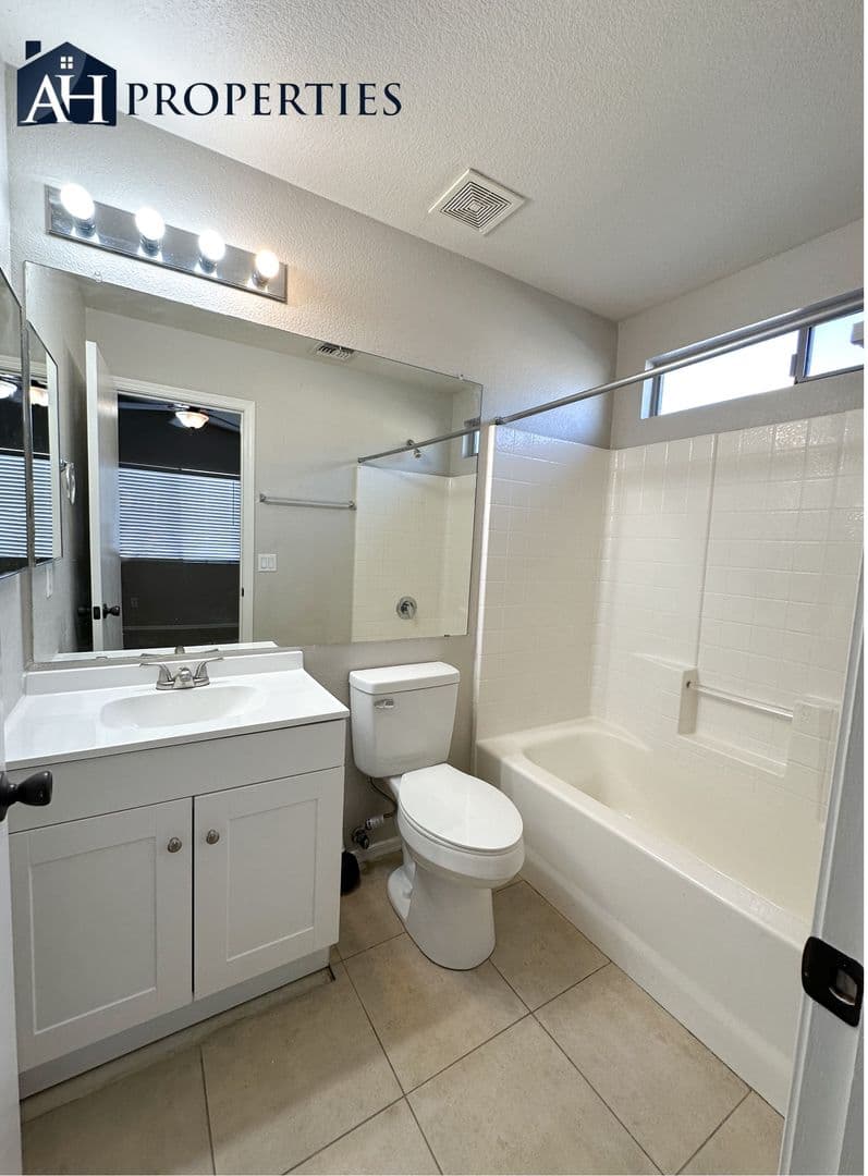 BUCKEYE House: 805 E CENTRE AVE