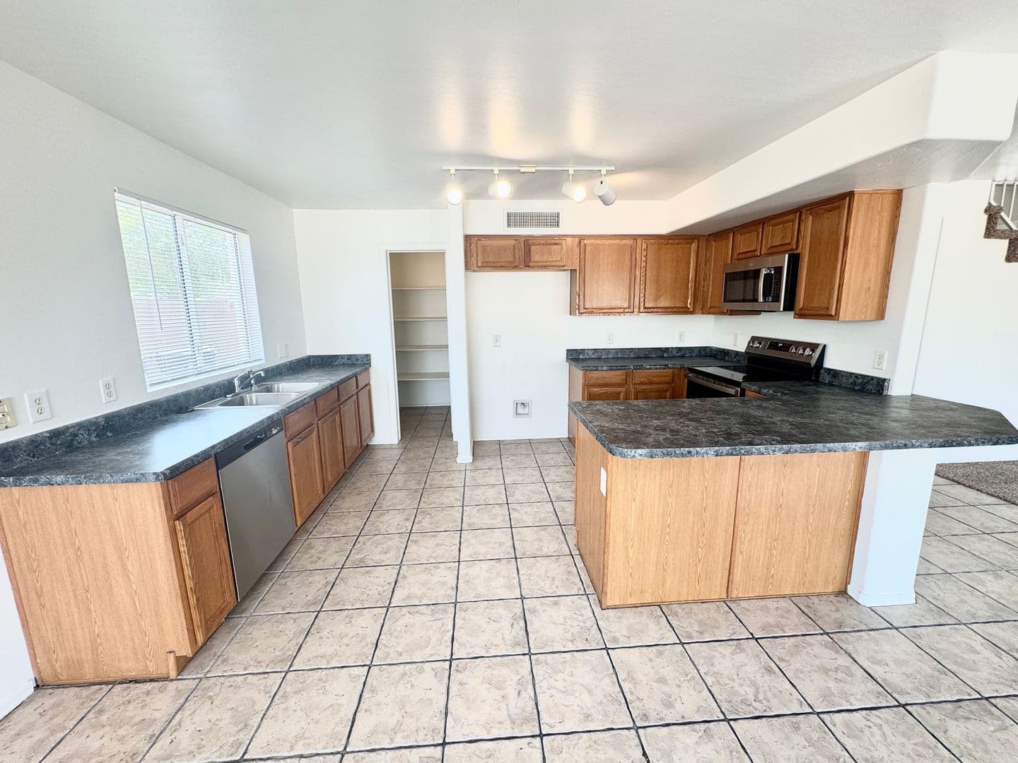 AVONDALE House: 12214 W APACHE ST