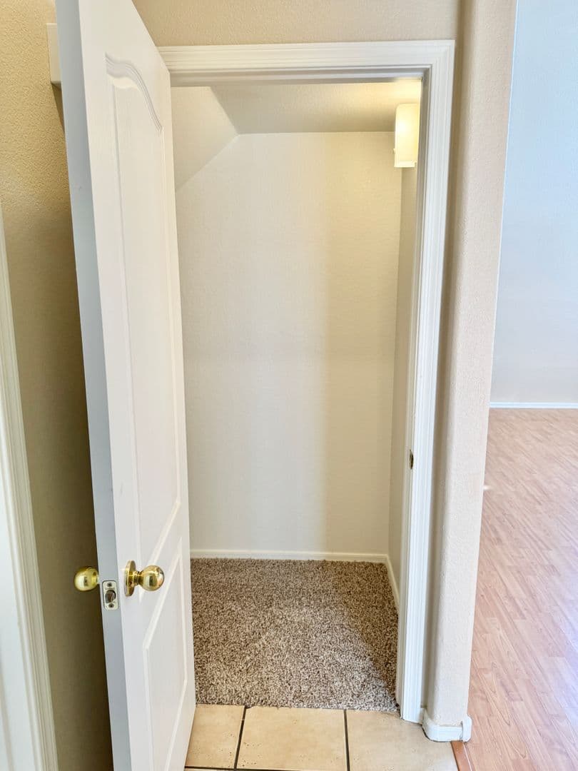 AVONDALE House: 1941 N 107TH DR