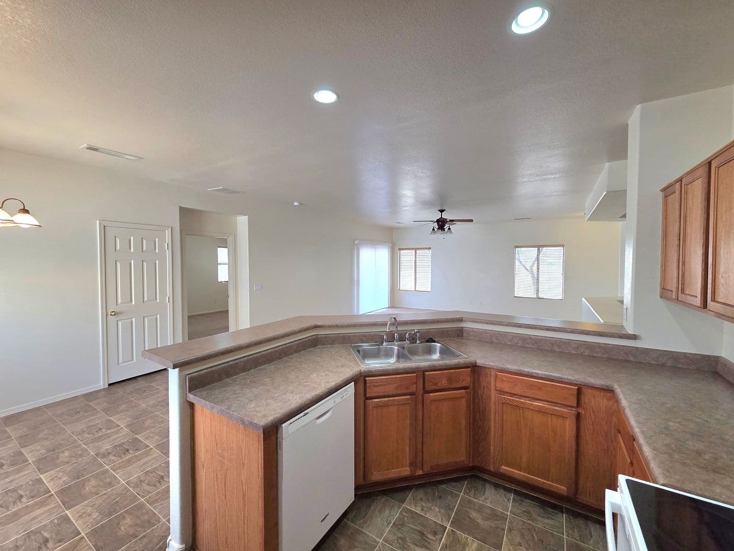 AVONDALE House: 609 W RIO VISTA LN