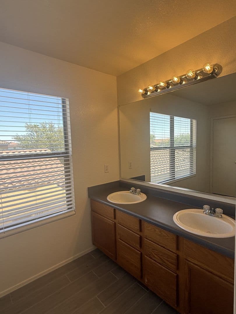 CHANDLER House: 2448 E HAZELTINE WAY