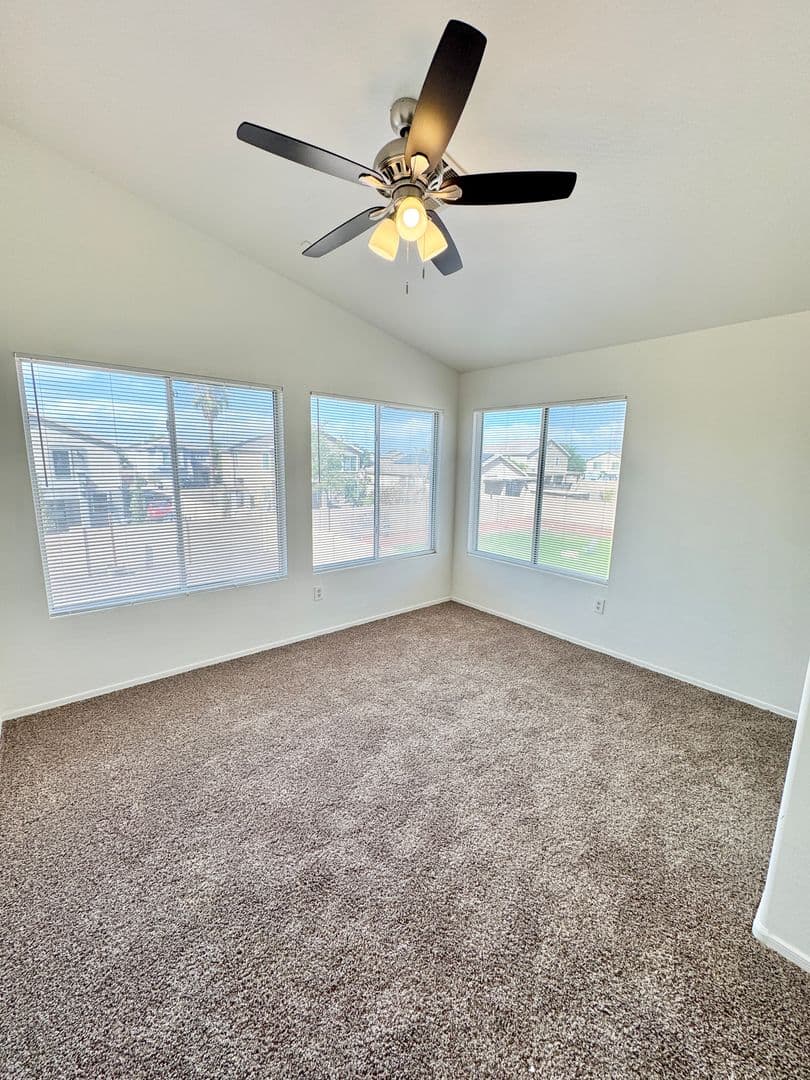 AVONDALE House: 12214 W APACHE ST