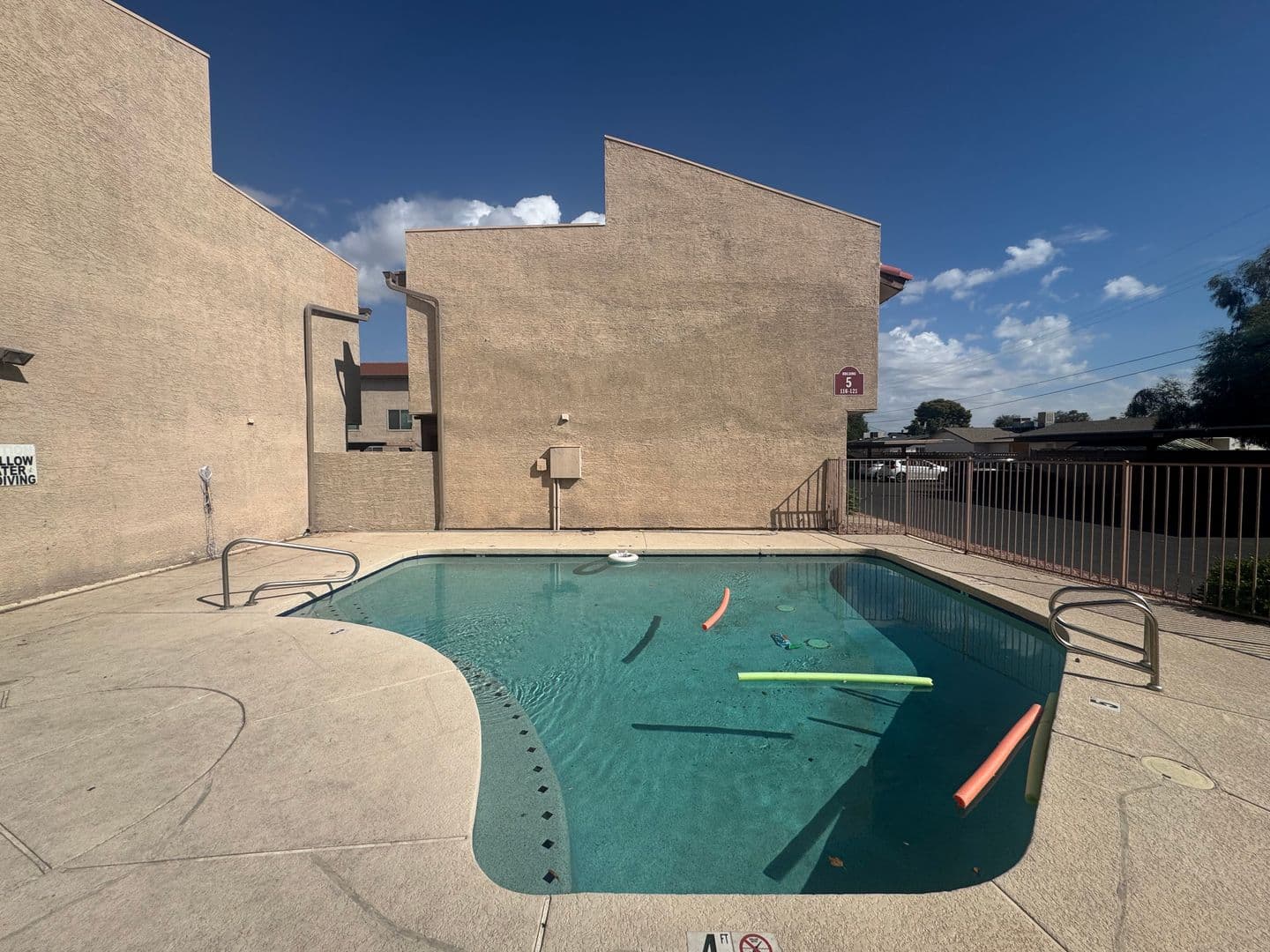 GLENDALE House: 4828 W ORANGEWOOD AVE #124