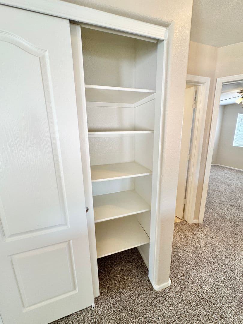 AVONDALE House: 1941 N 107TH DR