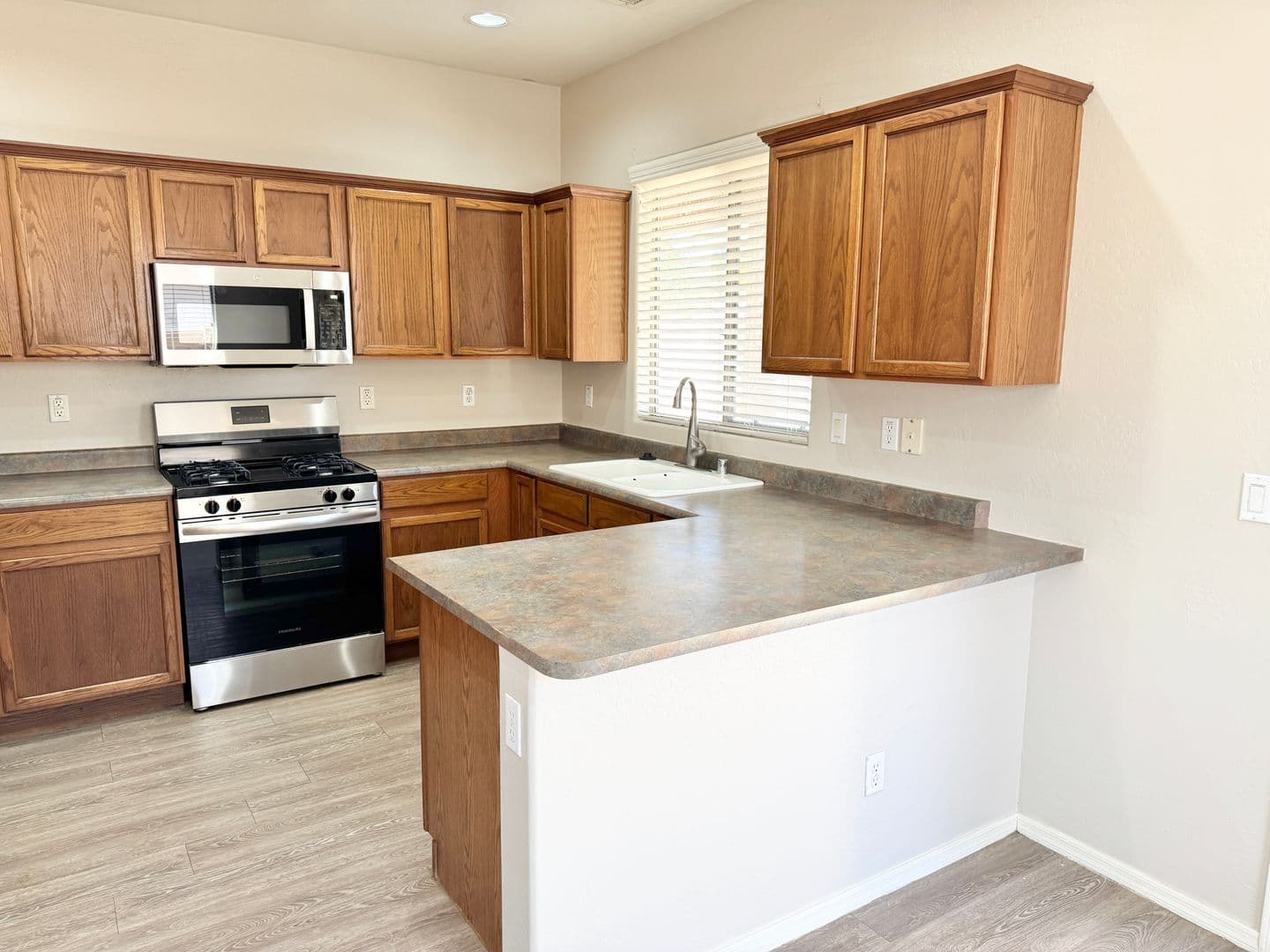 SURPRISE House: 17014 W BRIDLINGTON LN