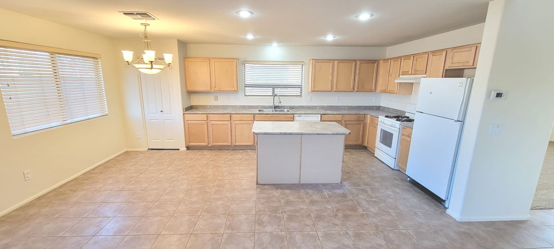 SAN TAN VALLEY House: 306 W HEREFORD DR