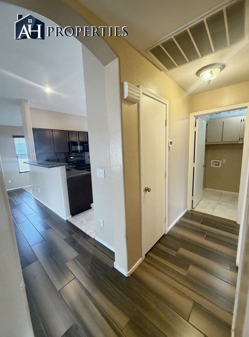 PEORIA House: 9543 W SUNNYSLOPE LN