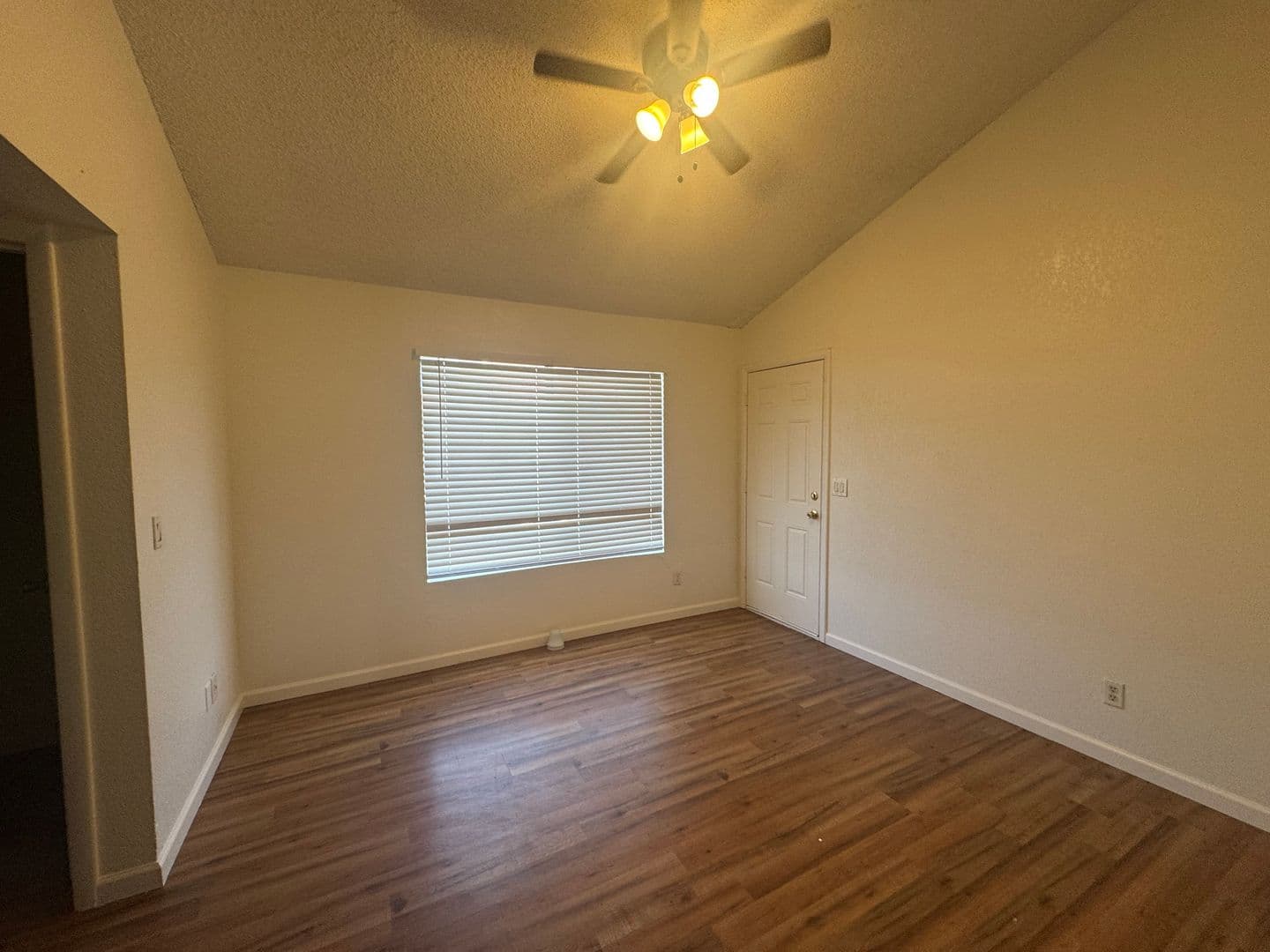 GLENDALE House: 4828 W ORANGEWOOD AVE #124