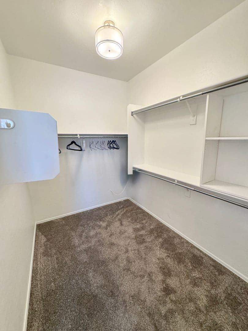 PEORIA House: 14971 N 88TH LN